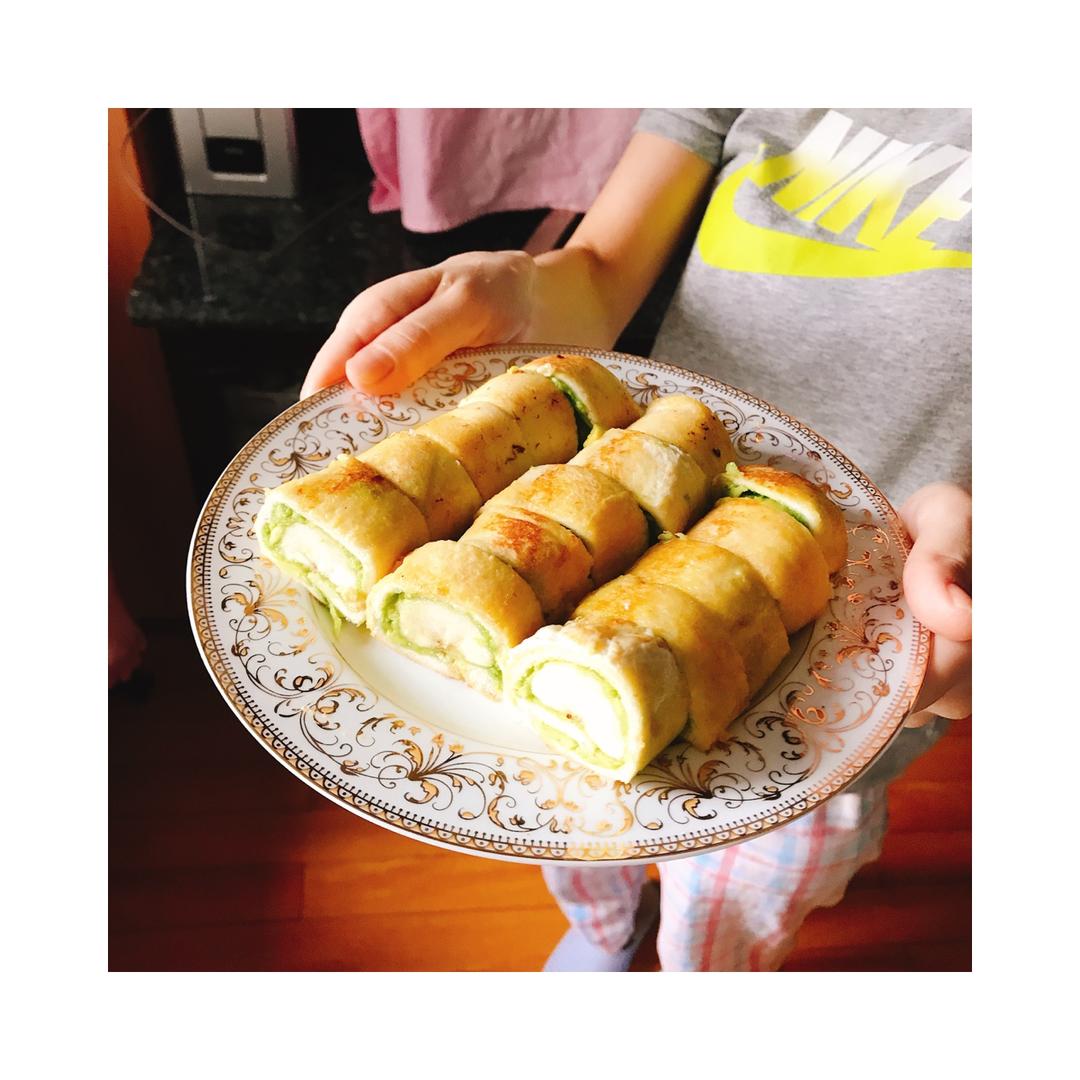 宝宝辅食食谱  牛油果香蕉卷