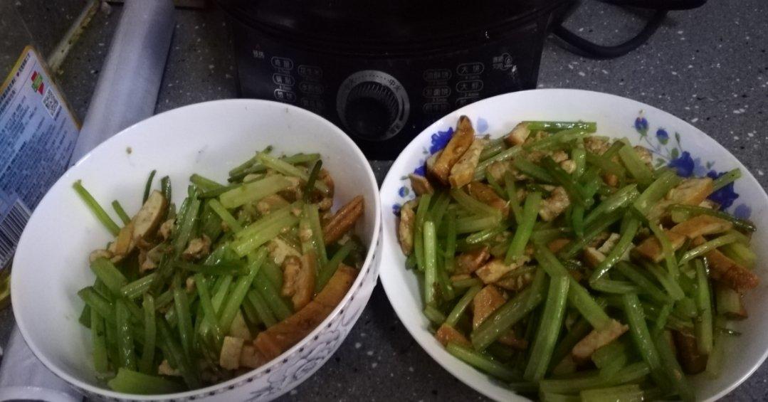 芹菜香干炒肉丝