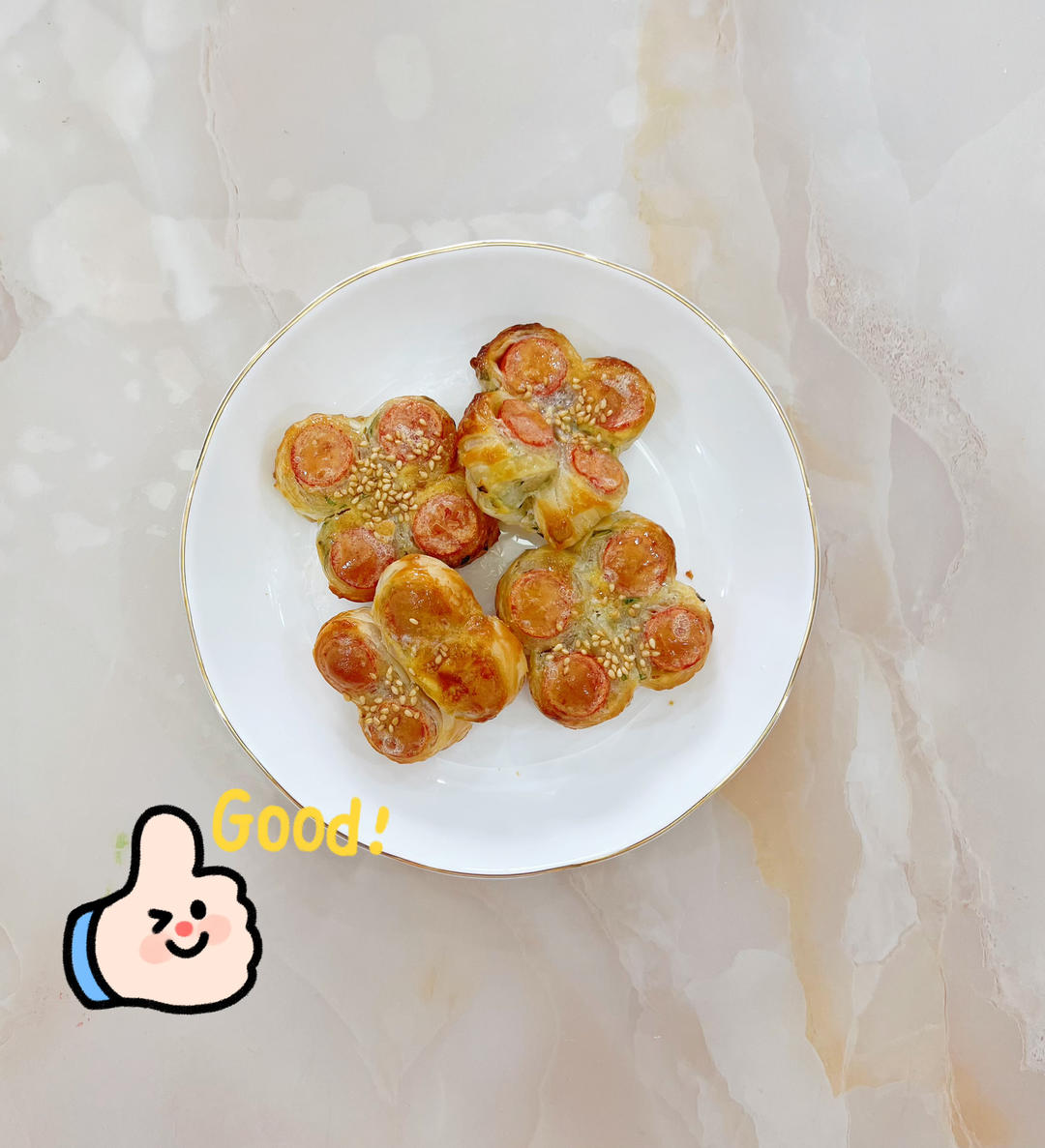 早餐怎么做简单又好吃？1张手抓饼2根火腿肠，教你在家做蝴蝶酥
