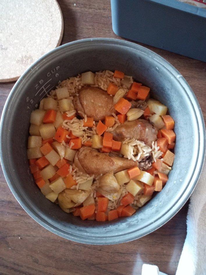 鸡腿肉闷饭