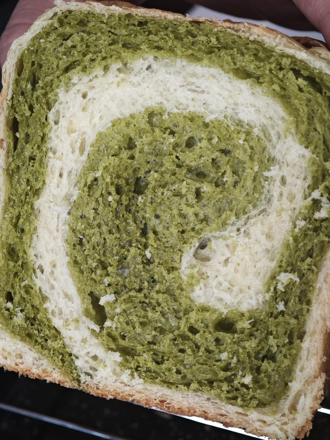 清香柔软的抹茶红豆吐司