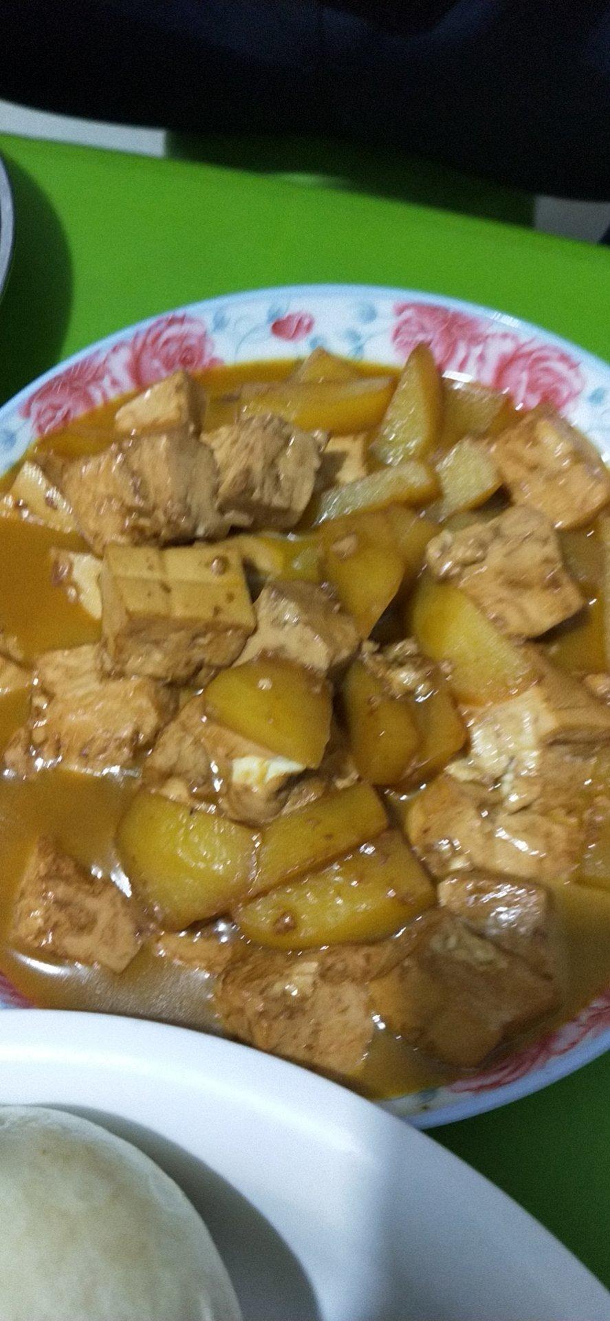 董先生的夫人做的土豆炖豆腐