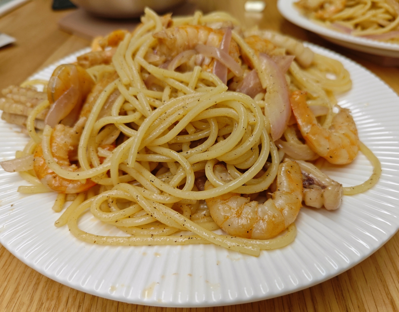 白葡萄酒海鲜意面（Seafood Pasta with White Wine）