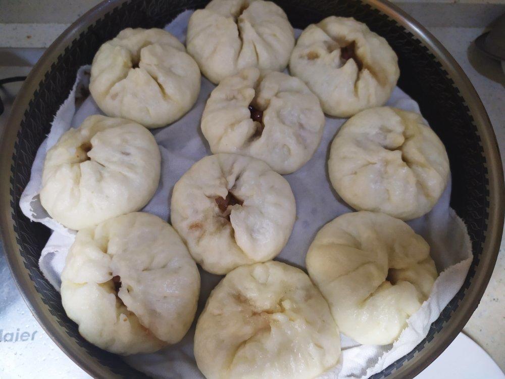 云朵般松软爆浆蜜汁叉烧包