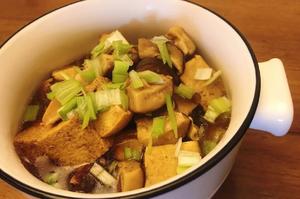 香菇烧冻豆腐的做法 步骤5