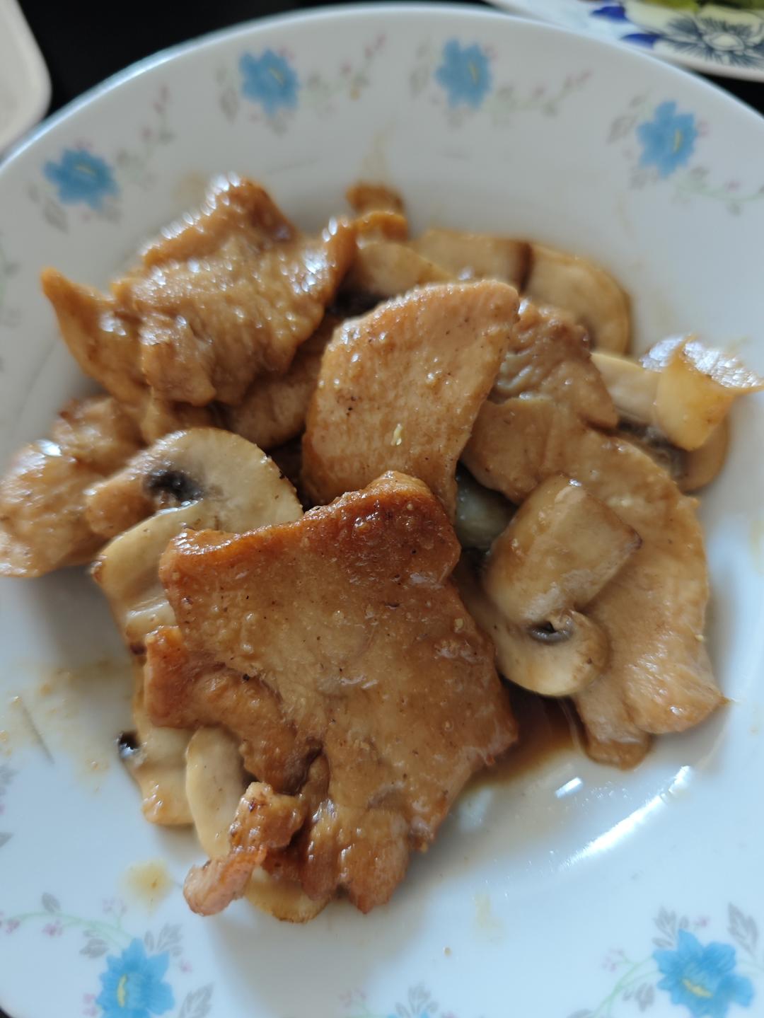 嫩滑不柴❗️爆好吃的黑椒口蘑炒鸡胸肉～绝了