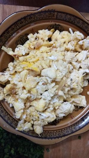 韭菜鸡蛋豆腐香菇木耳营养手擀饺子的做法 步骤2