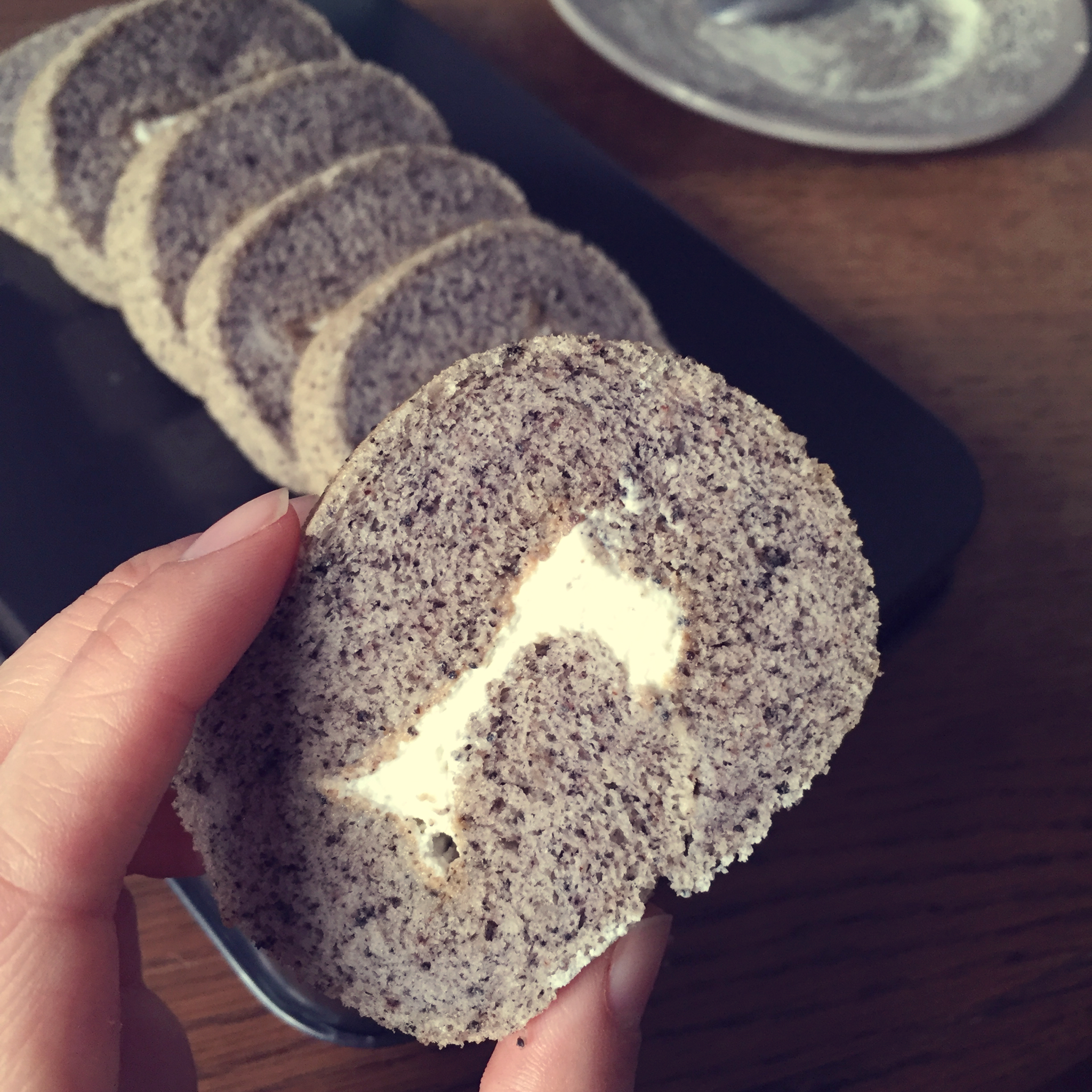 黑芝麻戚风蛋糕卷
