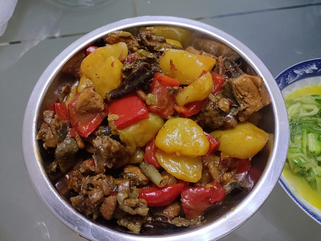 土豆烧鸡（非常下饭哦~）