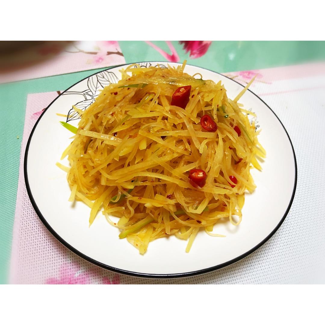 厨师长教你：“炝炒土豆丝”的家常做法，口感爽脆