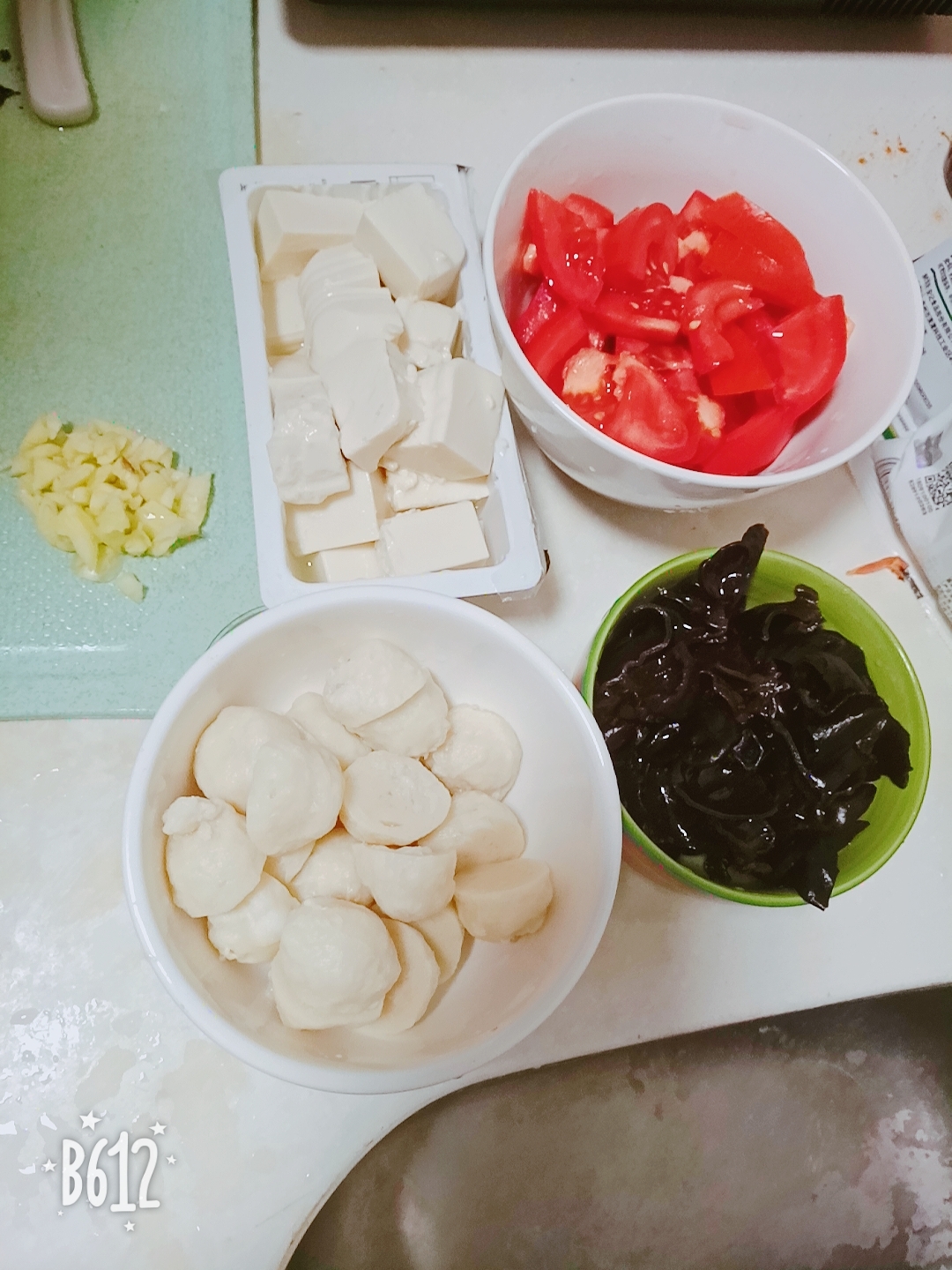 番茄鱼丸豆腐煲（很鲜美）的做法 步骤1