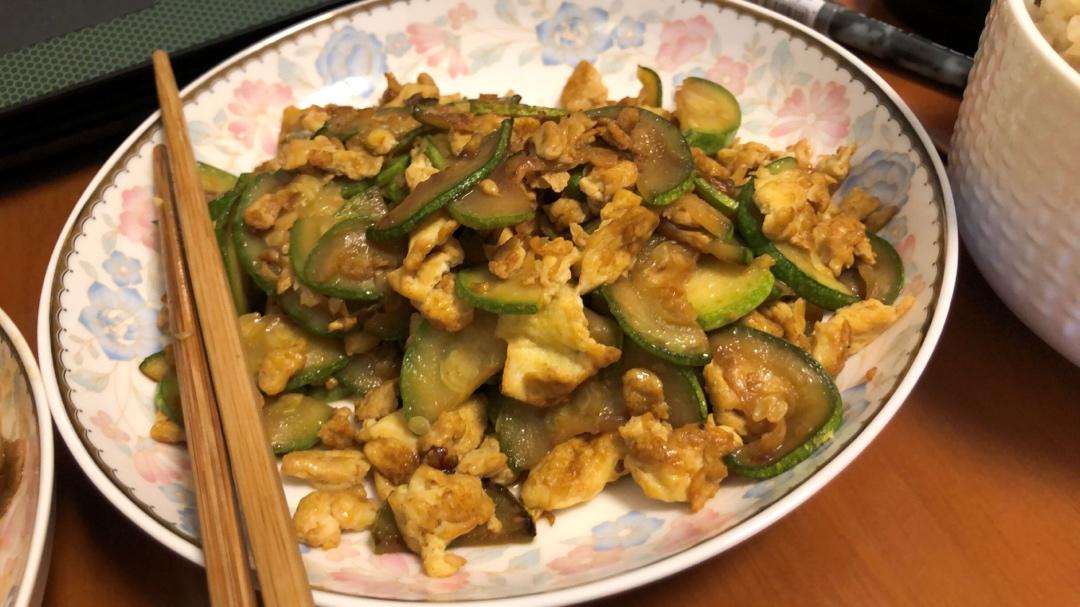 西葫芦炒鸡蛋(从不修图，拒绝夸张)