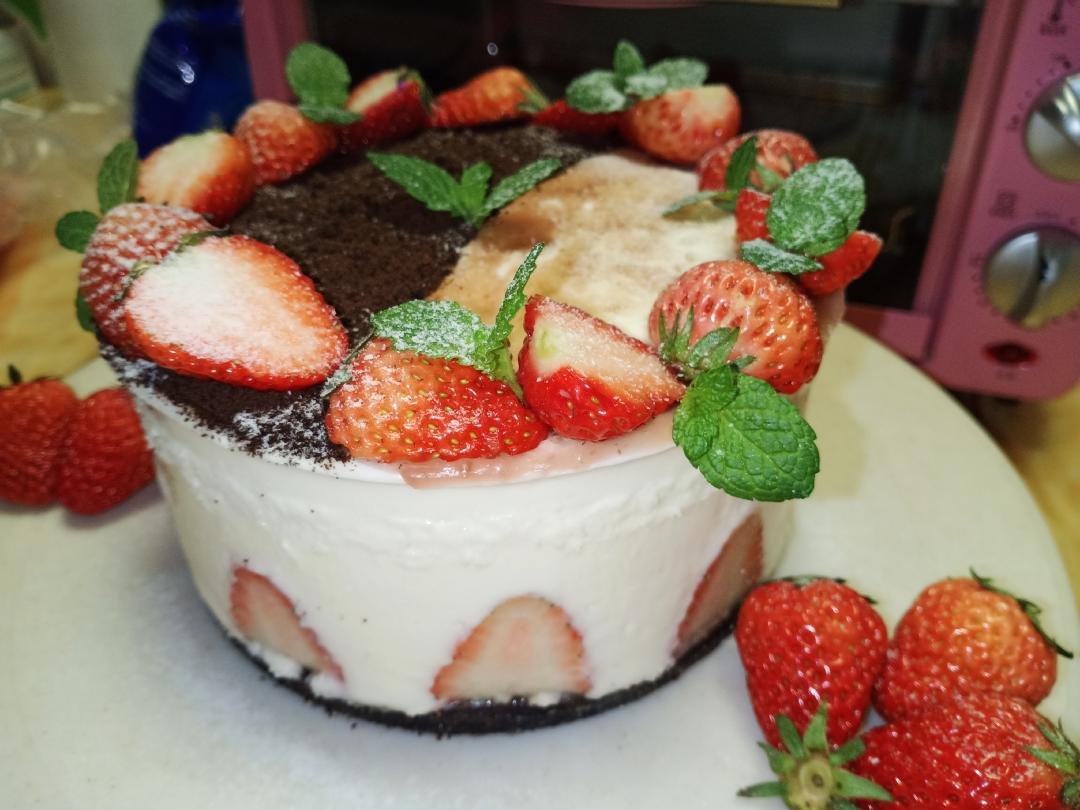 草莓酸奶慕斯蛋糕（六寸）