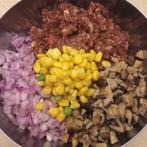 洋葱猪肉香菇玉米水饺的做法 步骤6