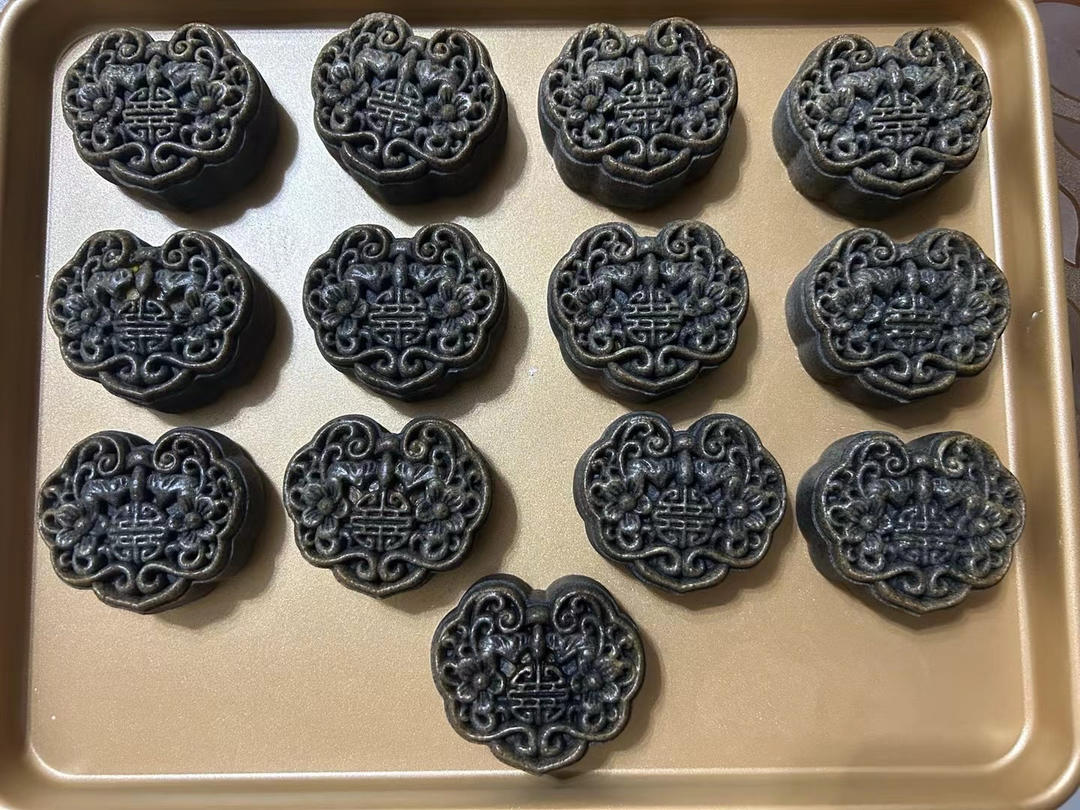 黑金网红月饼