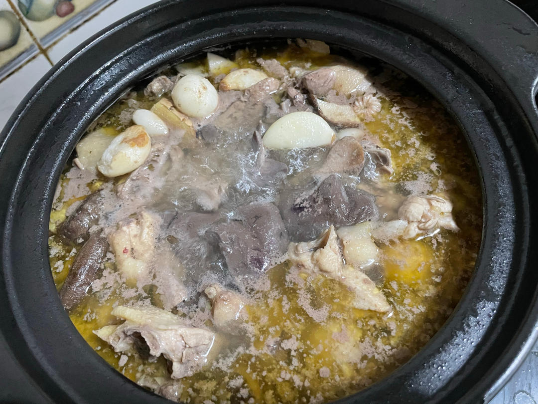 蒜头炖鸡汤