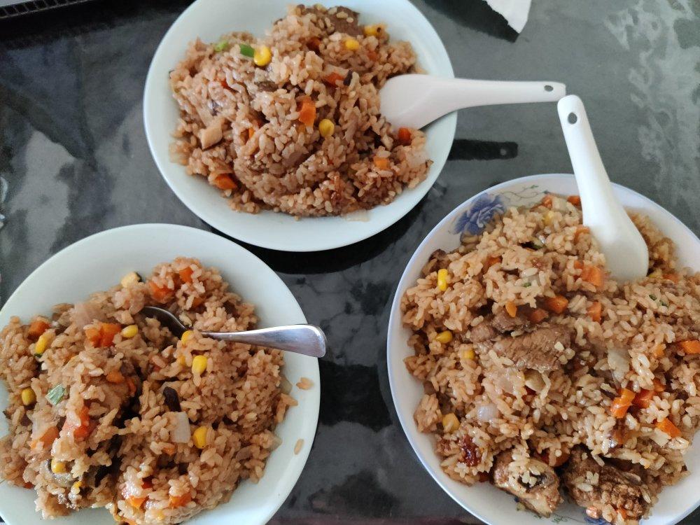 【排骨焖饭】