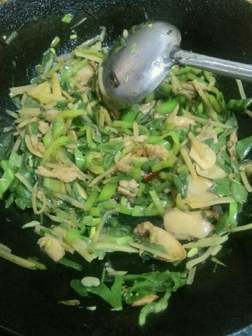 下饭的青椒扁豆角炒五花肉片