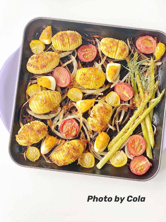 蒜香烤风琴土豆🥔配芦笋&洋葱的做法
