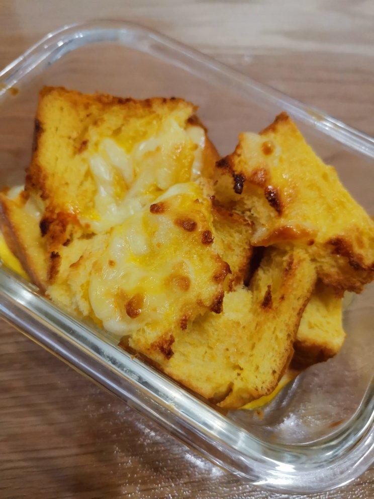 烤面包布丁