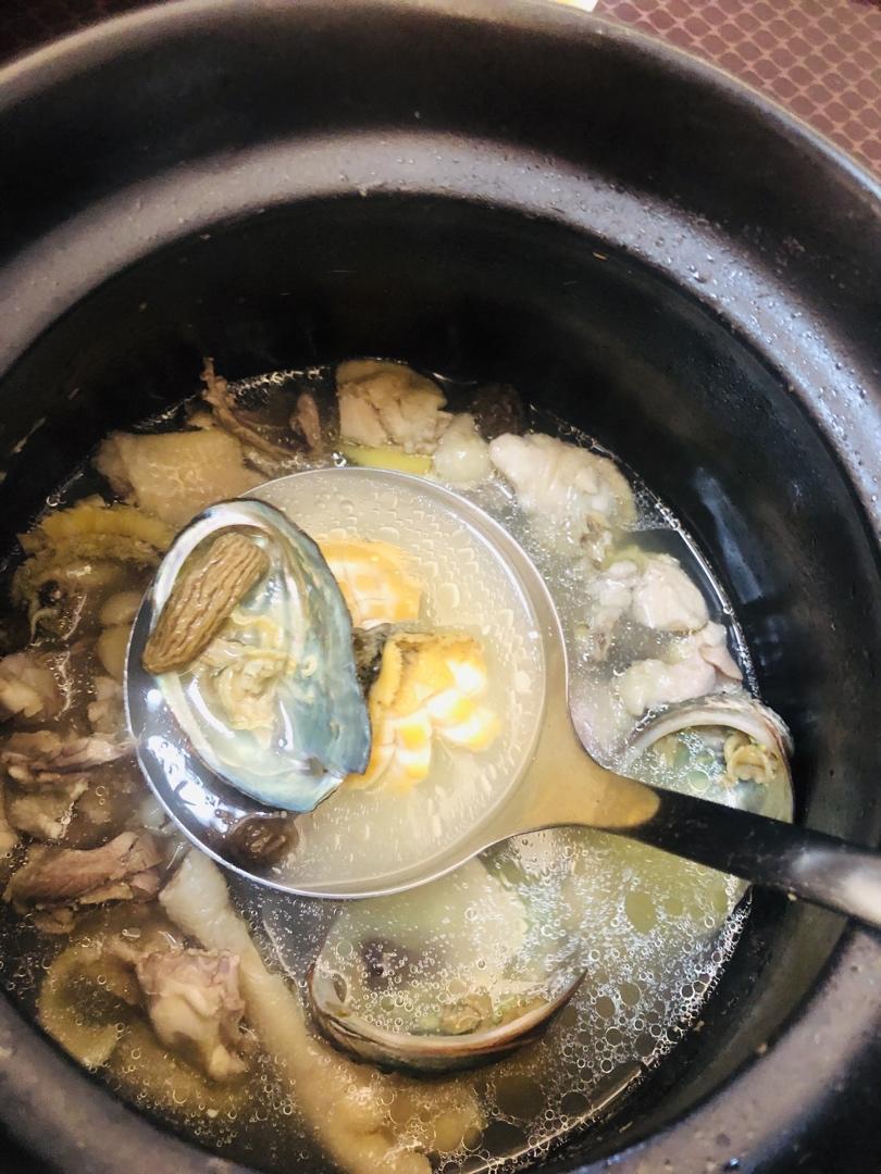 鲍鱼羊肚菌鸡汤