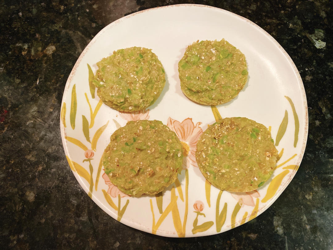 这样的毛豆土豆饼你吃过吗，美味又创意满满！