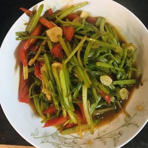 芹菜炒红椒的做法 步骤4