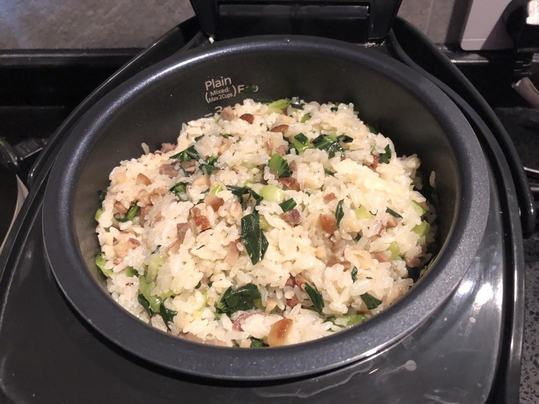 快手又美味的咸肉腊肠菜饭