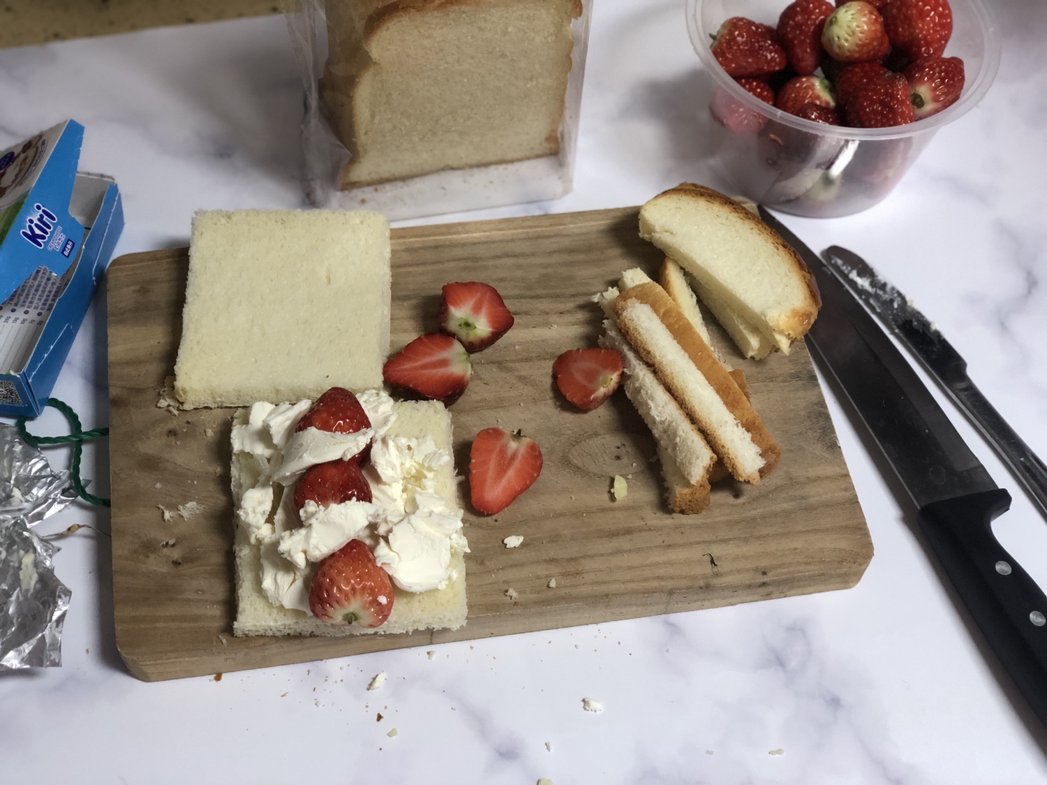 🍓草莓乳酪三明治的做法 步骤2