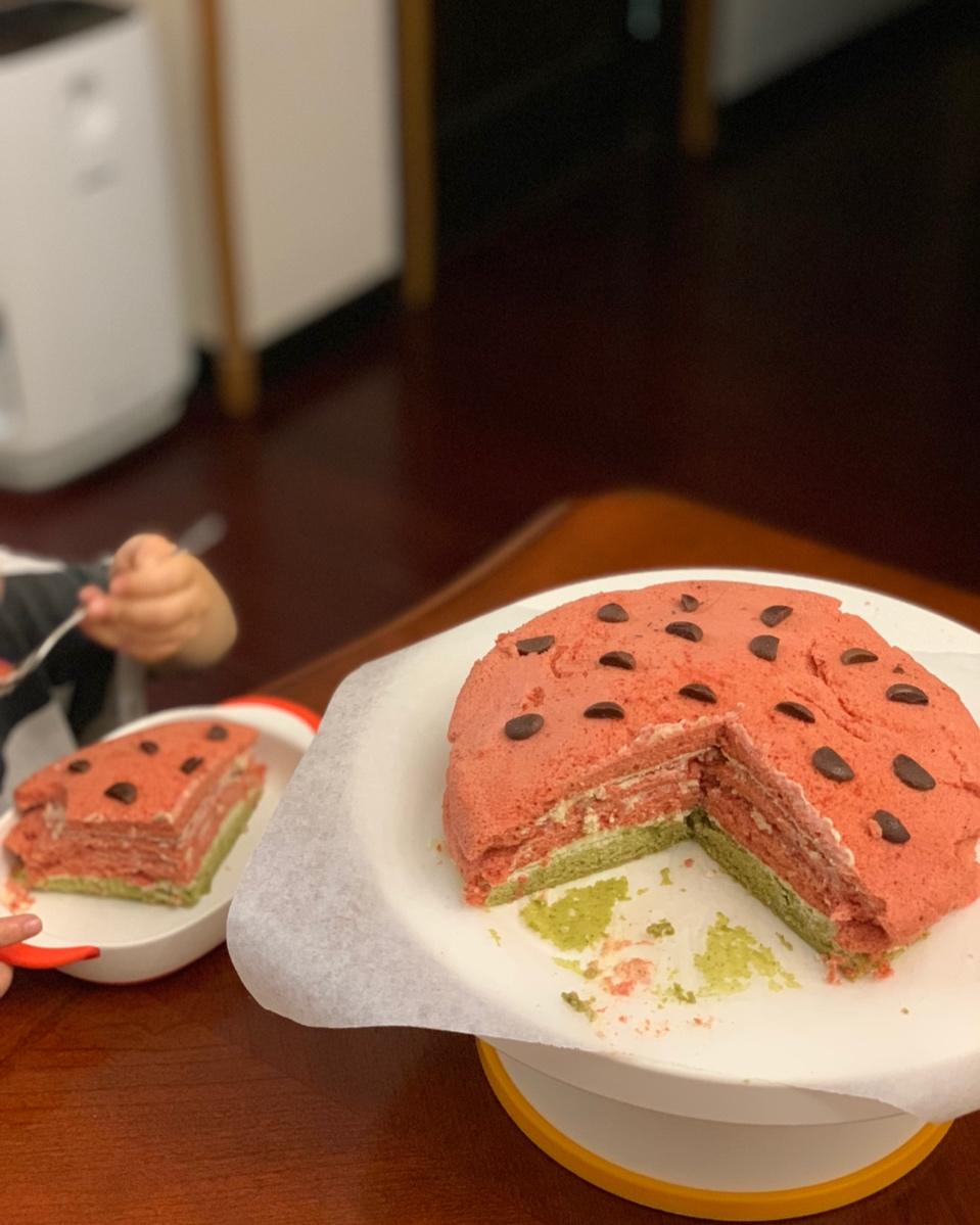 粉嫩的红皮西瓜蛋糕