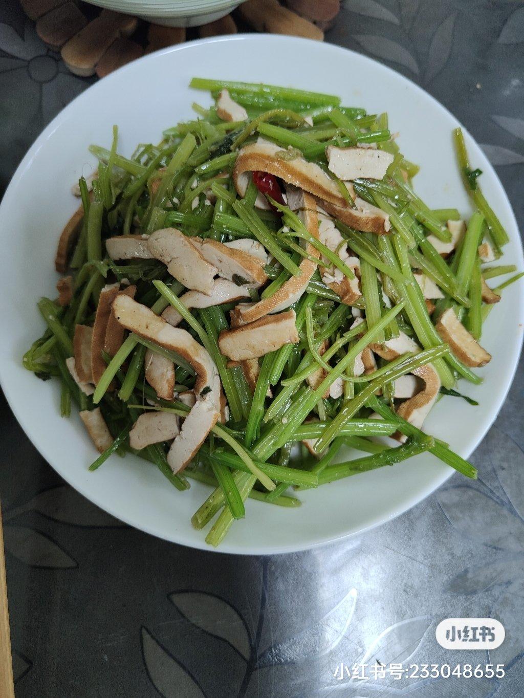 芹菜炒肉好吃有诀窍