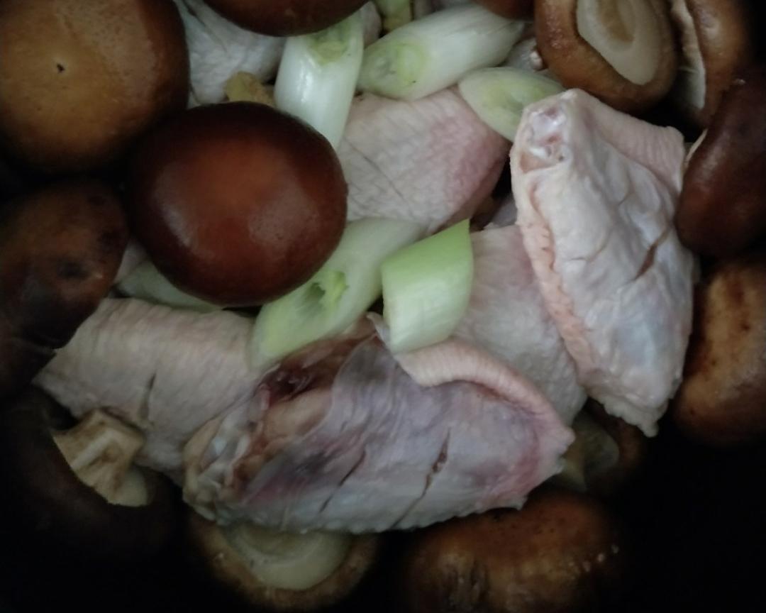 卤味香菇鸡翅中