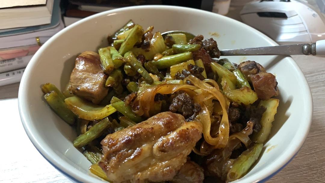 一起用餐吧__电饭锅版红烧排骨豆角焖面