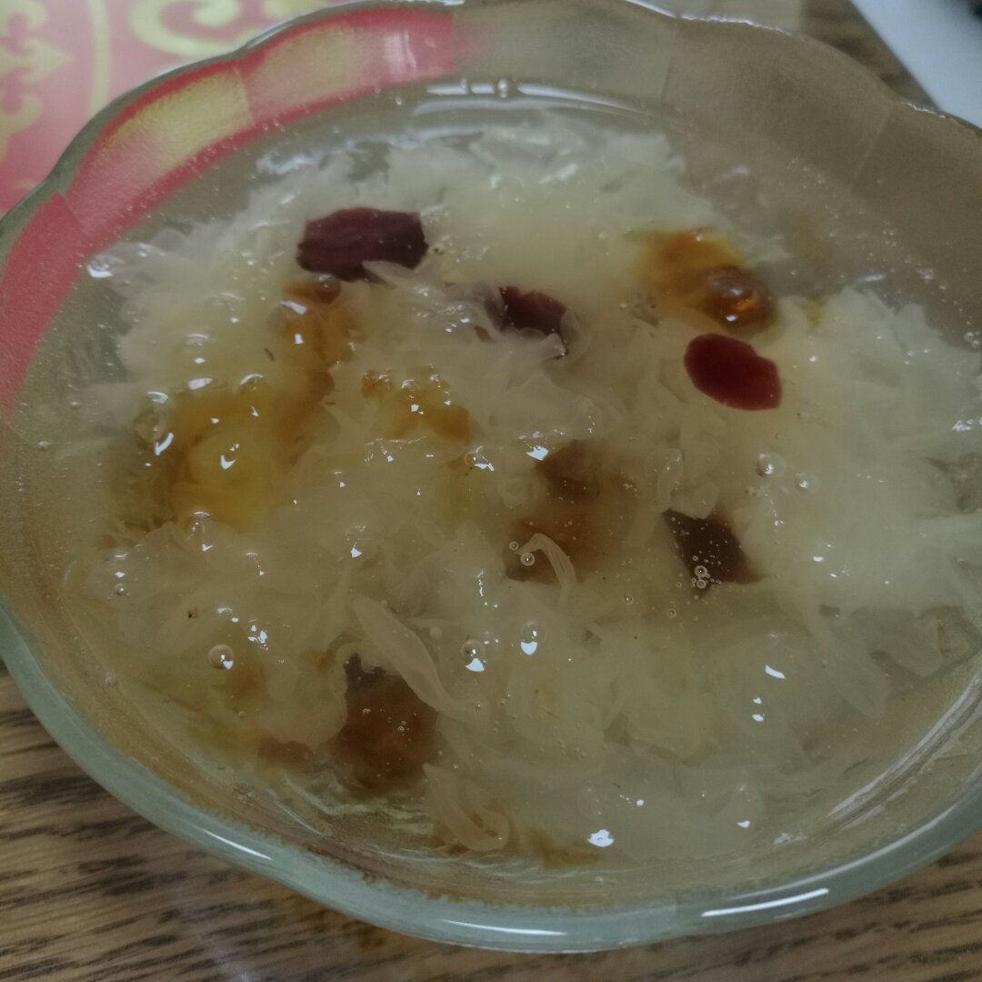 蔓越莓桃胶银耳羹