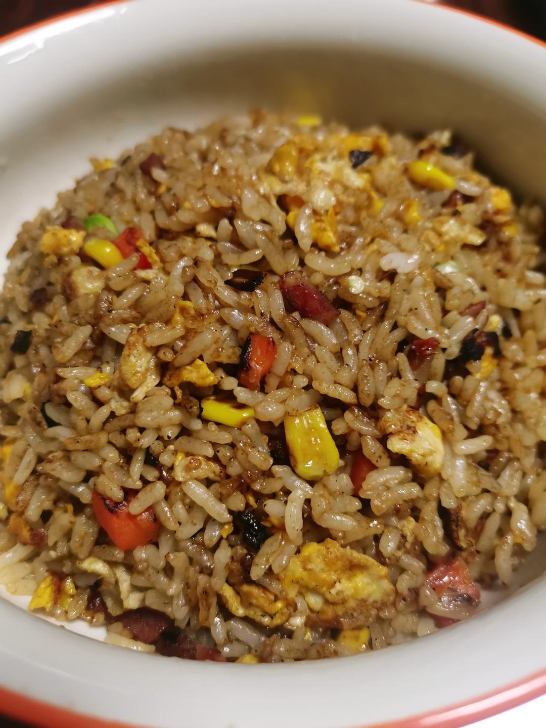 超级好吃的酱油火腿蛋炒饭！