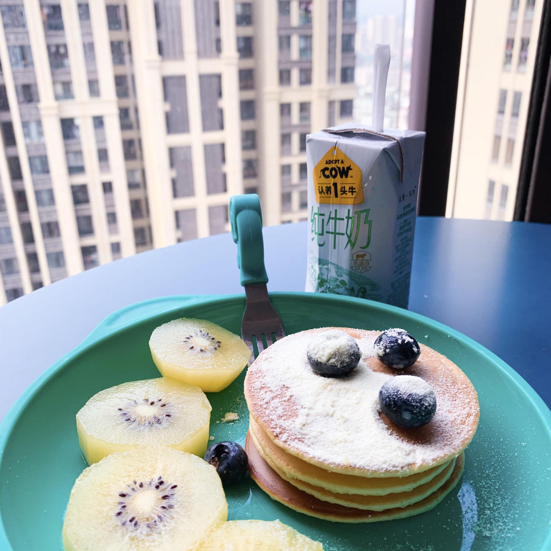 皮卡宝宝爱吃饭