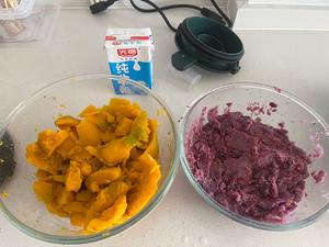 软软的南瓜紫薯饼的做法 步骤2