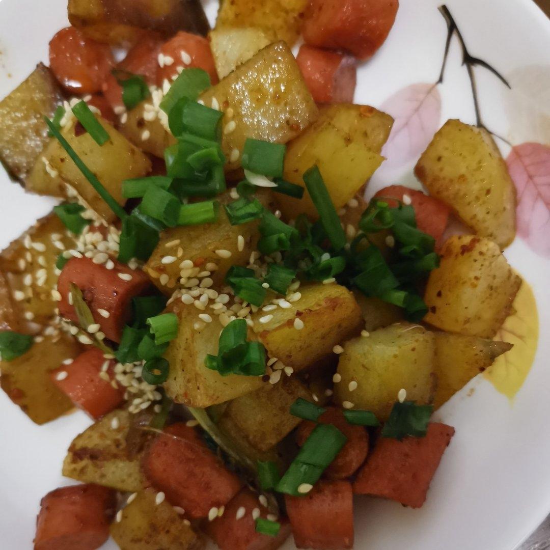 香辣过瘾的孜然土豆火腿，比路边摊还好吃