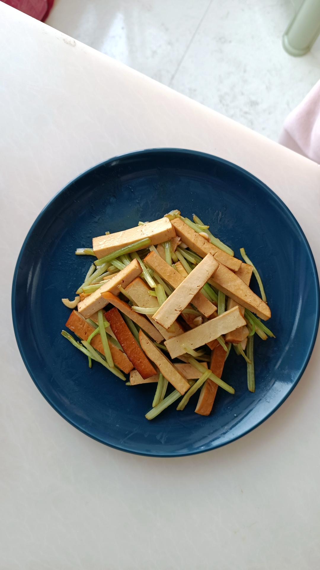 芹菜炒香干