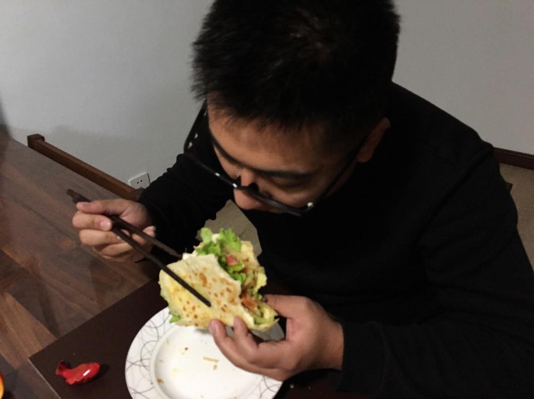 圆鼓鼓的鸡蛋灌饼
