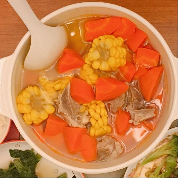 清甜胡萝卜玉米排骨汤