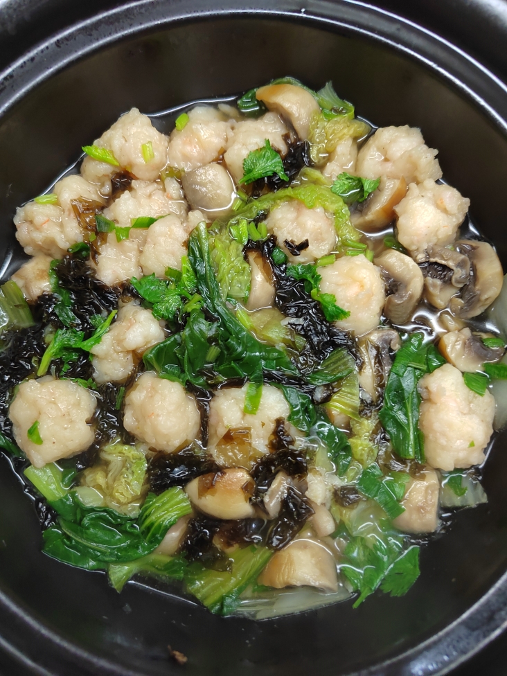 口蘑虾滑蔬菜汤的做法