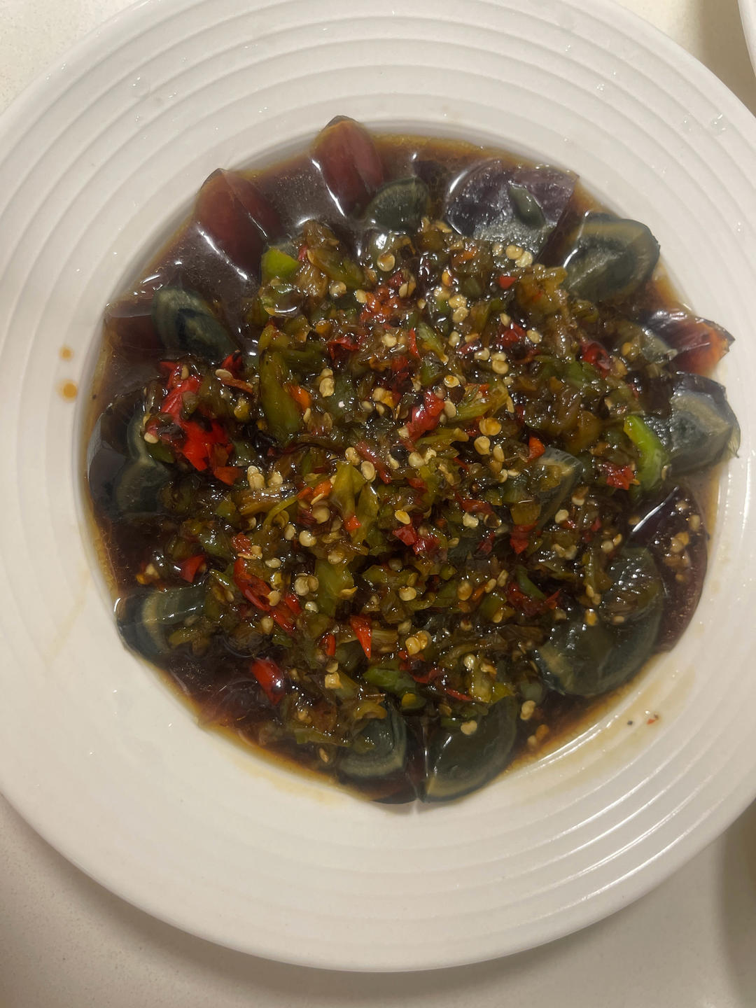 剁椒皮蛋，夏天的下酒菜，剁椒是真的下饭啊