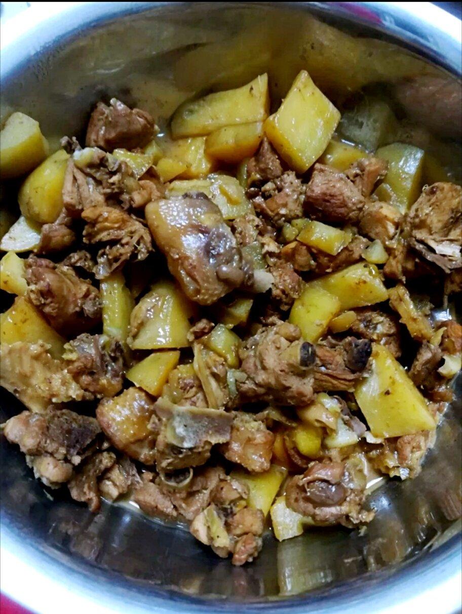 土豆炖鸡块