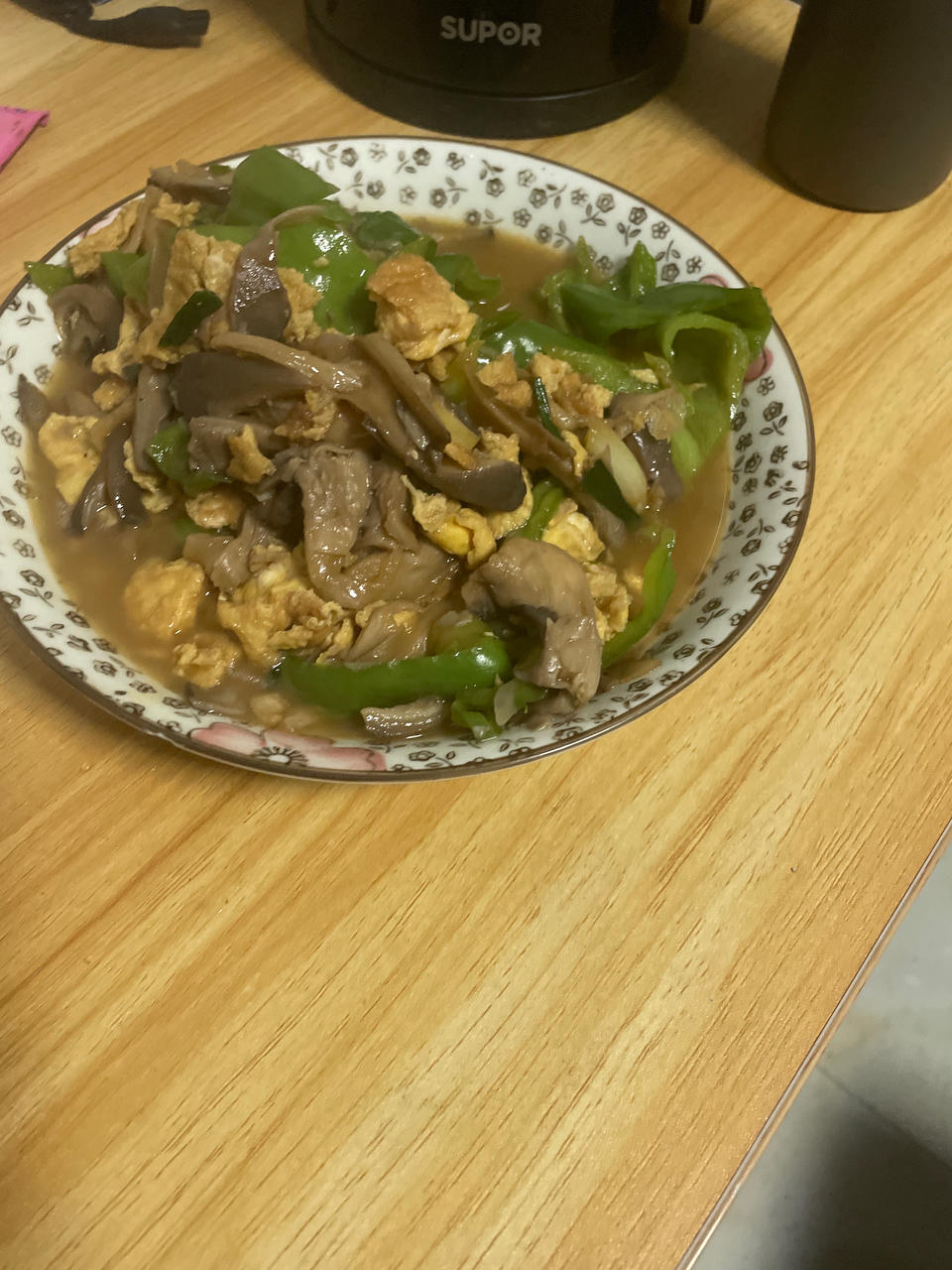 平菇青椒炒鸡蛋 好吃又营养的超快手家常菜