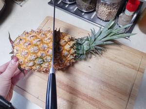 第一次•鹦鹉菠萝炒饭的做法 步骤1