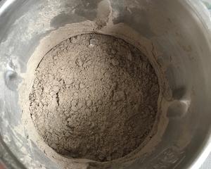 炒黑米磨粉 熟黑米粉的做法 步骤6