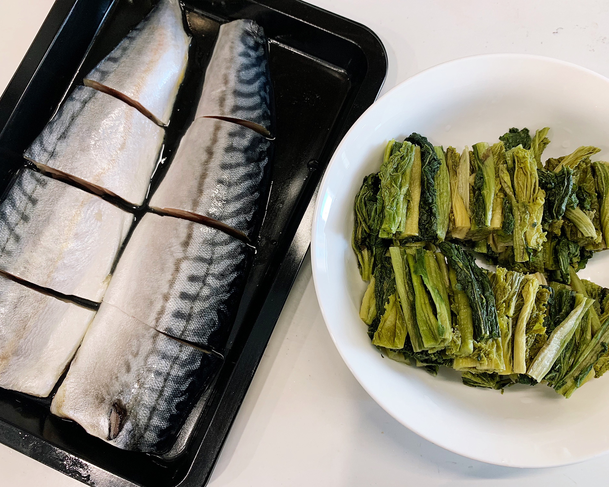 韩剧《一起吃饭吧》里的干白菜炖鲭鱼的做法 步骤2