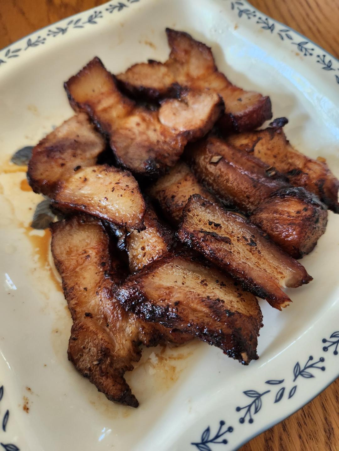 泰式香茅猪颈肉。这才是啤酒的最佳搭档，肥而不腻，口感超好
