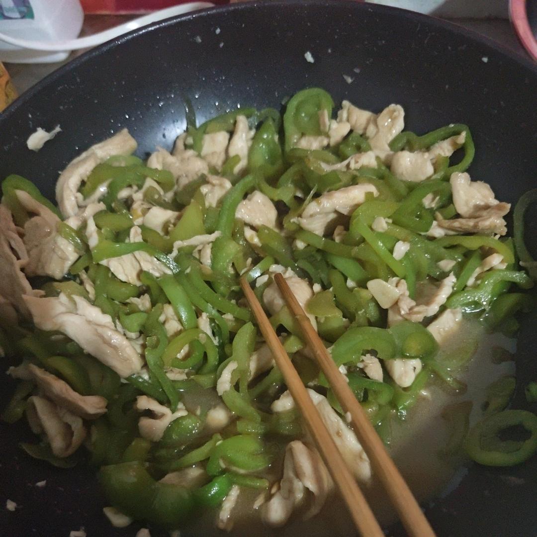 鸡肉炒青椒